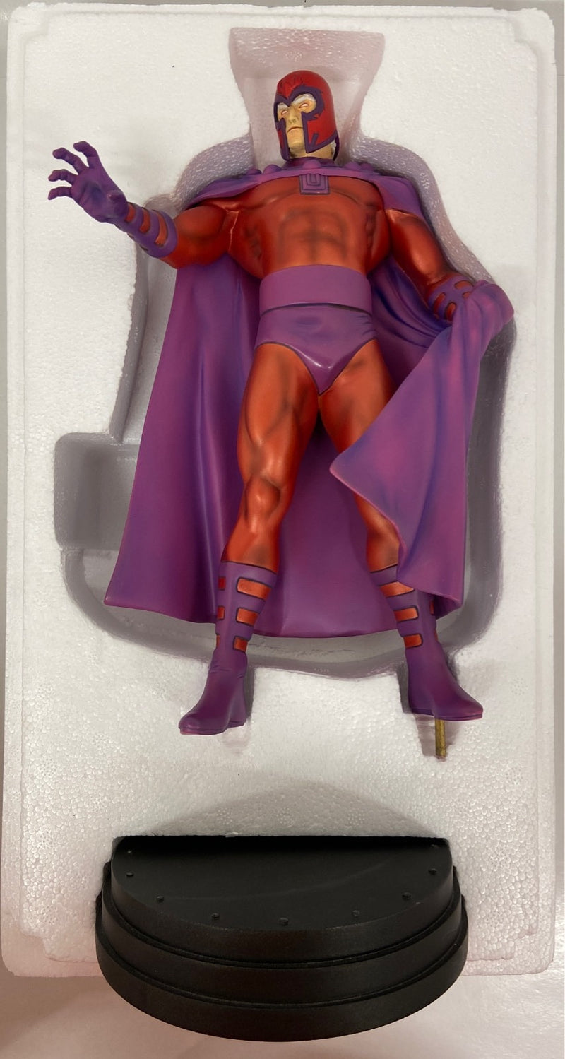Laden Sie das Bild in Galerie -Viewer, Bowen Designs X-Men Magneto Painted Statue - Used