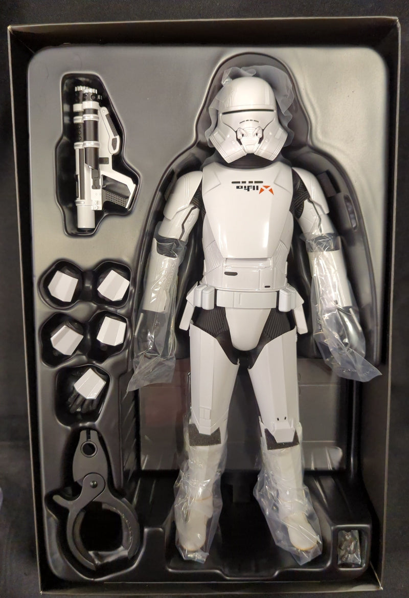Carica immagine in Galleria Viewer, Hot Toys Movie Masterpiece Jet Trooper MMS561 - Used