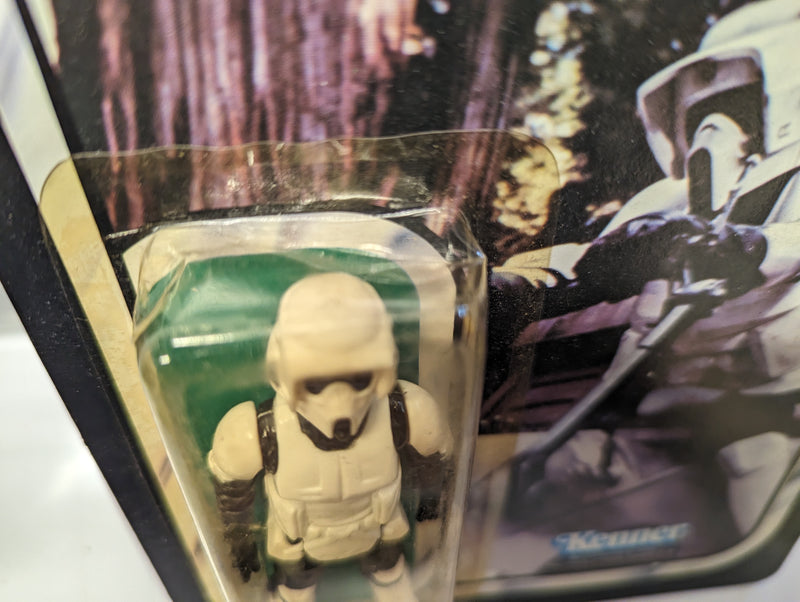 Laden Sie das Bild in Galerie -Viewer, Vintage Kenner Star Wars Biker Scout 3.5-Inch Action Figure (77-Back Card) - Used