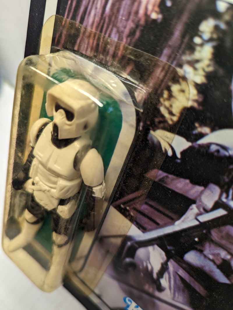 Laden Sie das Bild in Galerie -Viewer, Vintage Kenner Star Wars Biker Scout 3.5-Inch Action Figure (77-Back Card) - Used