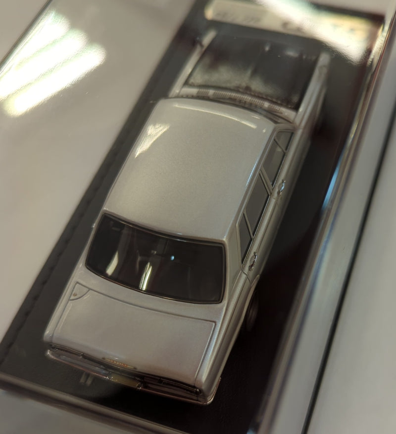 Carica immagine in Galleria Viewer, ignition model 1/43 Nissan Skyline 2000GTR PGC10 Silver 1970 Tokyo Auto Salon - Used