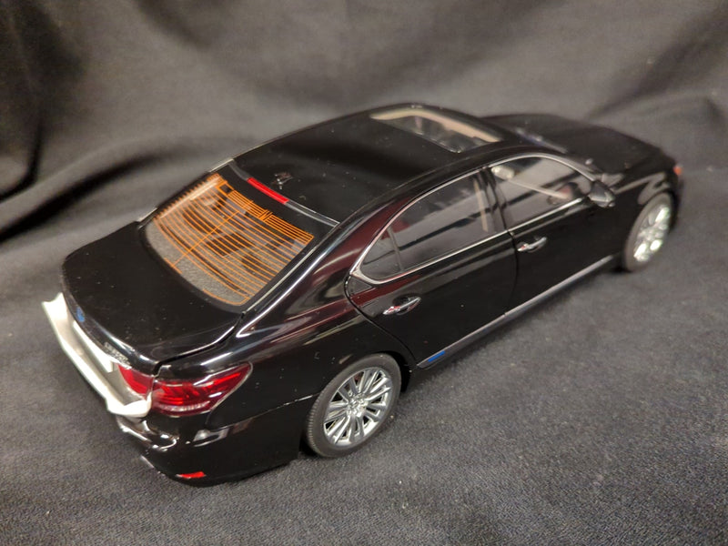 Load image into Gallery viewer, AUTOart Signature 1/18 Lexus LS600hL Black 78842 - Used