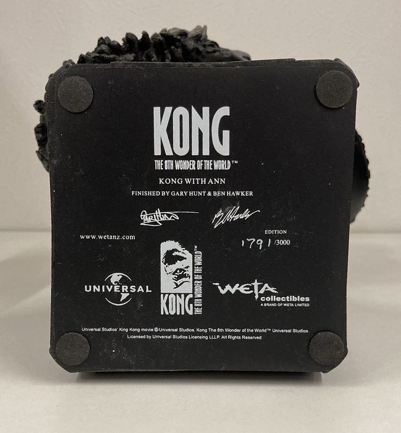 Carica immagine in Galleria Viewer, Weta Collectibles King Kong with Ann Darrow Bust - Used