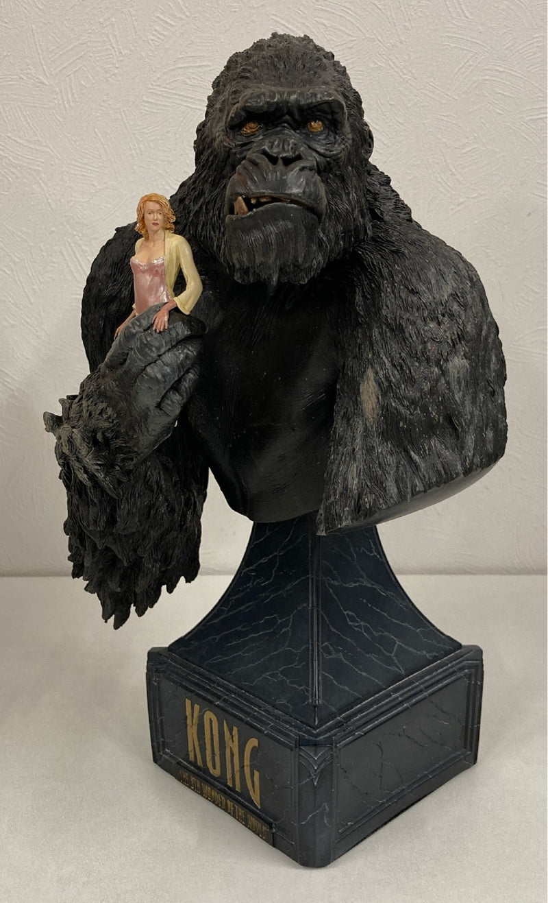 Carica immagine in Galleria Viewer, Weta Collectibles King Kong with Ann Darrow Bust - Used