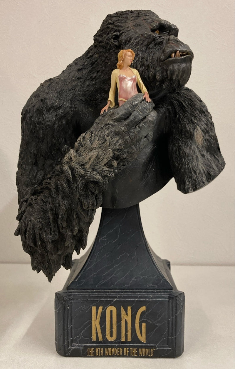 Carica immagine in Galleria Viewer, Weta Collectibles King Kong with Ann Darrow Bust - Used