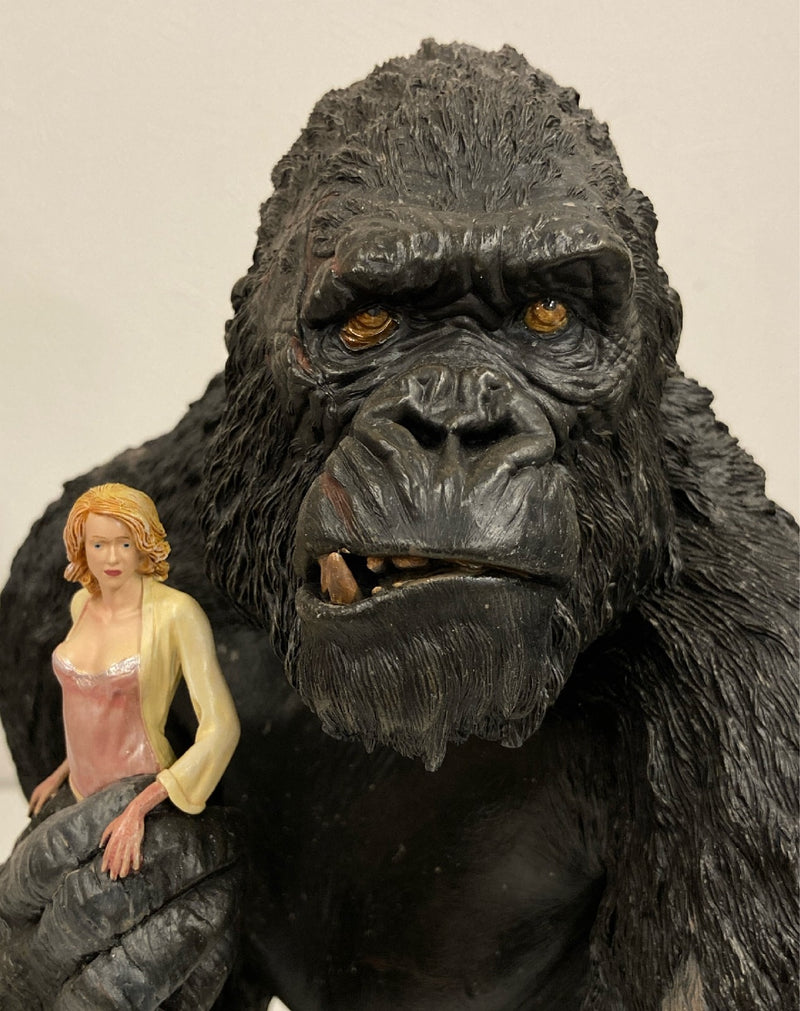 Carica immagine in Galleria Viewer, Weta Collectibles King Kong with Ann Darrow Bust - Used
