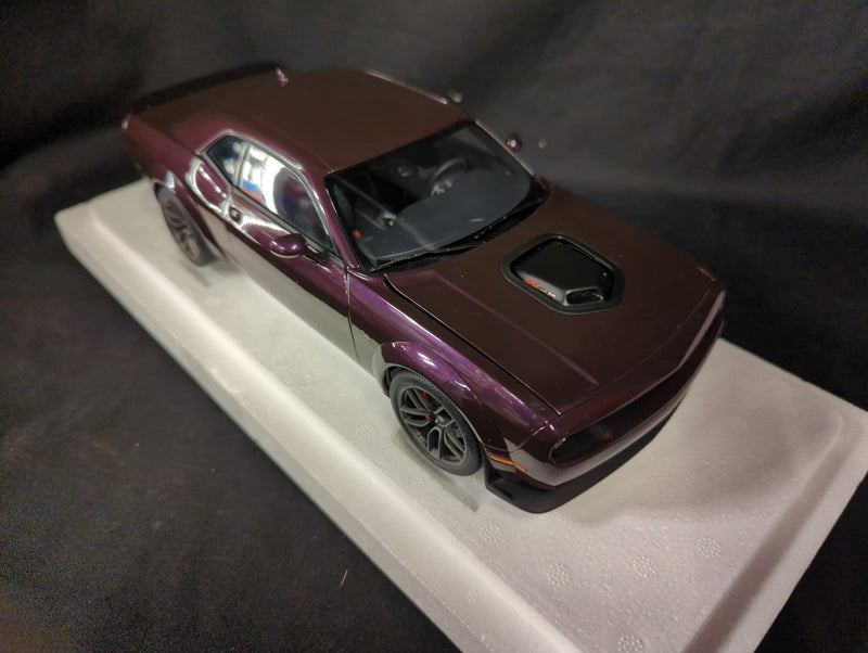 Carica immagine in Galleria Viewer, AUTOart 1/18 Dodge Challenger R/T Scat Pack Widebody 2022 Purple Composite - Used