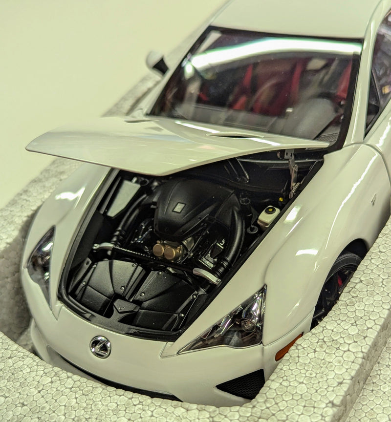 Load image into Gallery viewer, AUTOart Signature 1/18 Lexus LFA Whitest White 78831 - Used