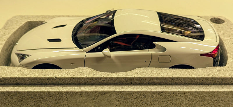 Load image into Gallery viewer, AUTOart Signature 1/18 Lexus LFA Whitest White 78831 - Used
