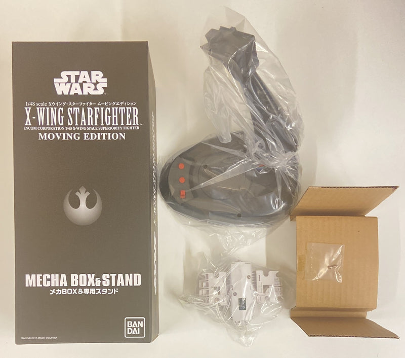 Laden Sie das Bild in Galerie -Viewer, Bandai Moving Edition X-Wing Starfighter 1/48 Scale - Used