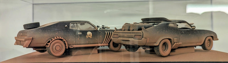 Carica immagine in Galleria Viewer, AUTOart 1/43 Mad Max 2 The Road Warrior Interceptor Enemy Car 52749 - Used