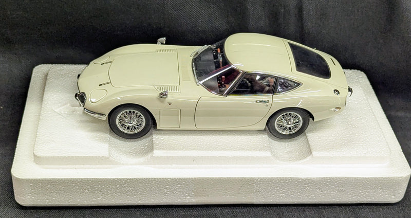 Cargue la imagen en el visor de la galería, AUTOart 1/18 Toyota 2000GT Wire Spoke Wheel Version White 78754 Composite - Used