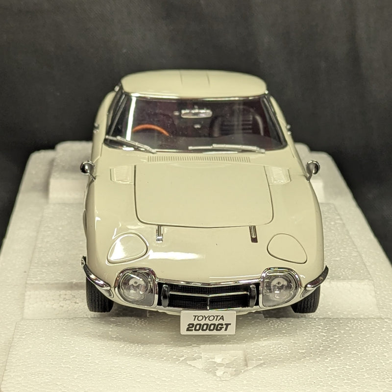 Cargue la imagen en el visor de la galería, AUTOart 1/18 Toyota 2000GT Wire Spoke Wheel Version White 78754 Composite - Used