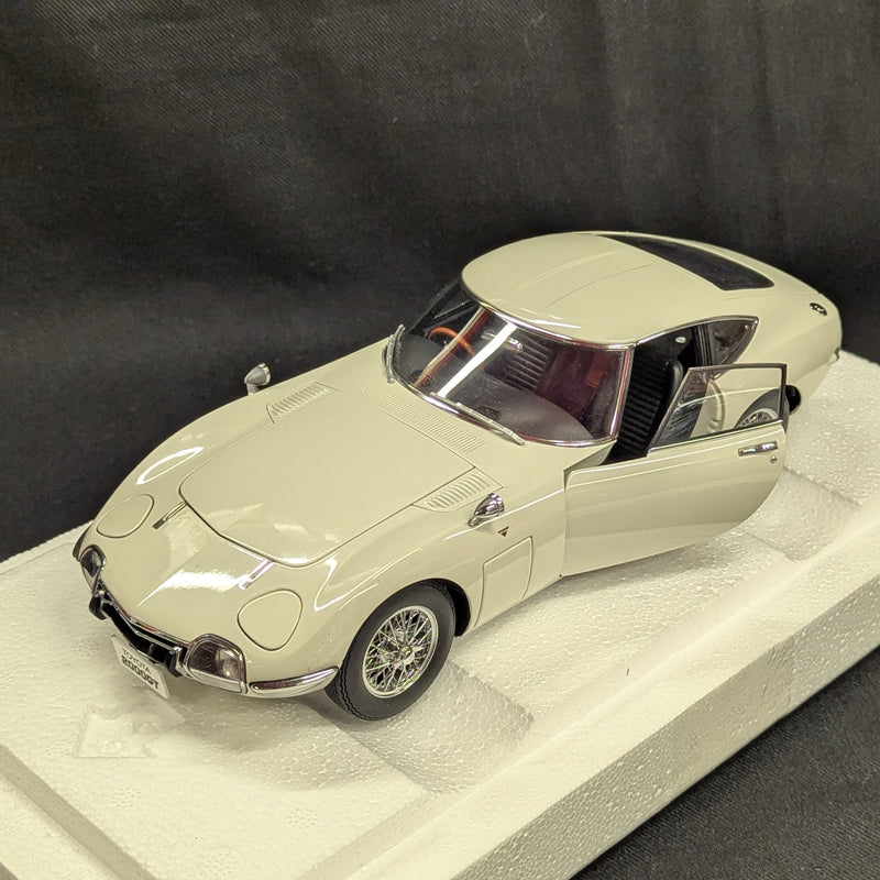 Cargue la imagen en el visor de la galería, AUTOart 1/18 Toyota 2000GT Wire Spoke Wheel Version White 78754 Composite - Used