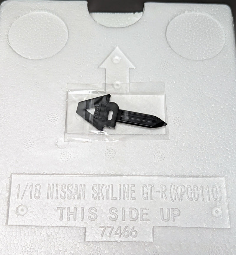 Laden Sie das Bild in Galerie -Viewer, AUTOart 1/18 Nissan Skyline 2000 GT-R (KPGC110) White 77472 Composite Model - Used