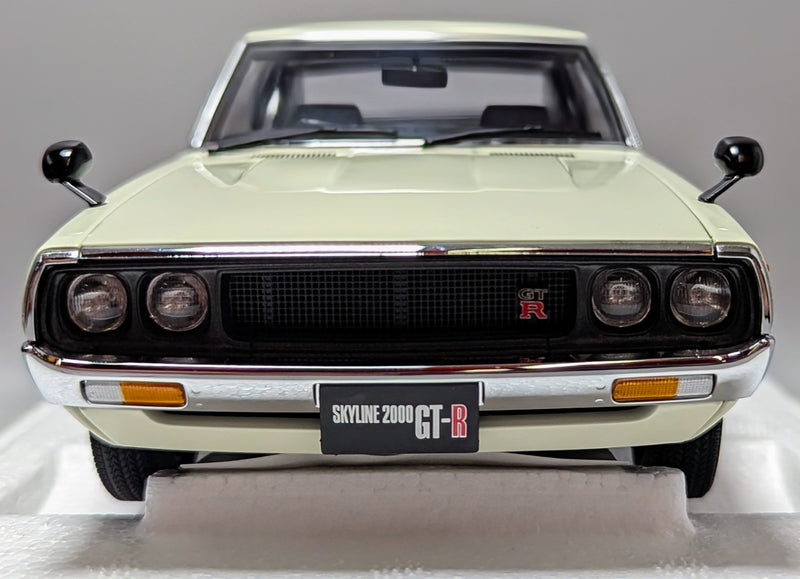Laden Sie das Bild in Galerie -Viewer, AUTOart 1/18 Nissan Skyline 2000 GT-R (KPGC110) White 77472 Composite Model - Used