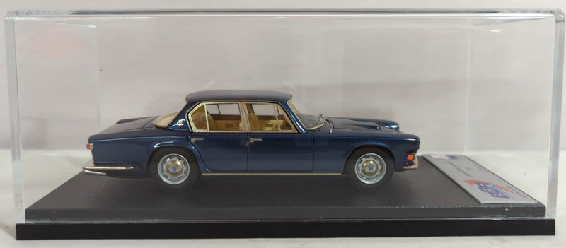 Chargez l'image dans la visionneuse de la galerie, BBR Models 1/43 Maserati Quattroporte 1965 Dark Blue - Used