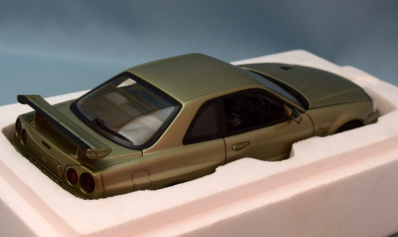 Laden Sie das Bild in Galerie -Viewer, AUTOart 1/18 Nissan Skyline R34 GT-R V-spec II Nur Millennium Jade 77338 - Used