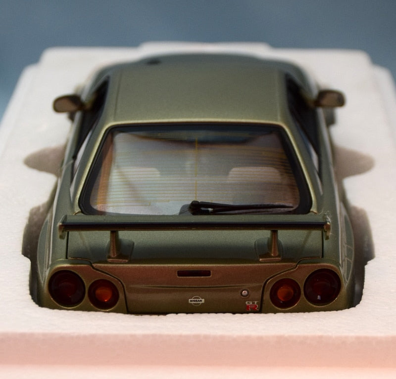Laden Sie das Bild in Galerie -Viewer, AUTOart 1/18 Nissan Skyline R34 GT-R V-spec II Nur Millennium Jade 77338 - Used