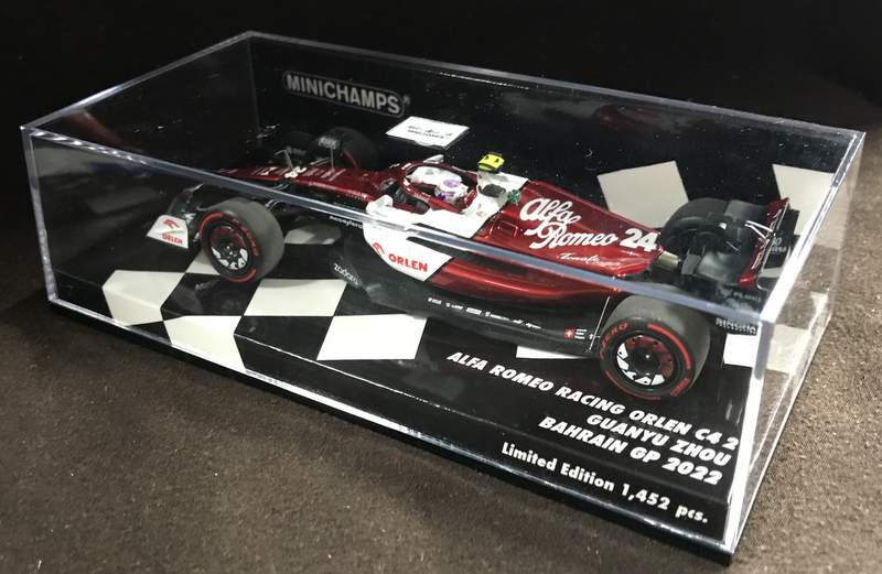 Carica immagine in Galleria Viewer, Minichamps 1/43 Alfa Romeo F1 Team Orlen C42 Zhou Guanyu Bahrain GP 2022 - Used