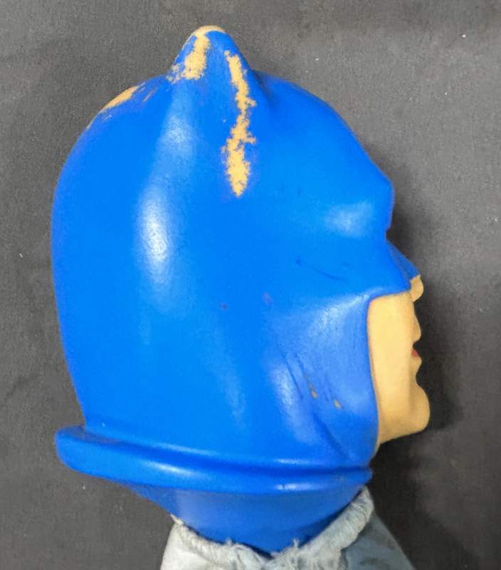 Laden Sie das Bild in Galerie -Viewer, Ideal Batman Hand Puppet (Cloth) - Used