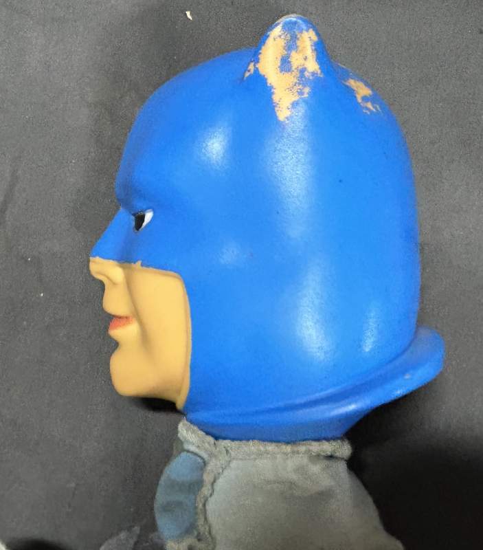 Laden Sie das Bild in Galerie -Viewer, Ideal Batman Hand Puppet (Cloth) - Used