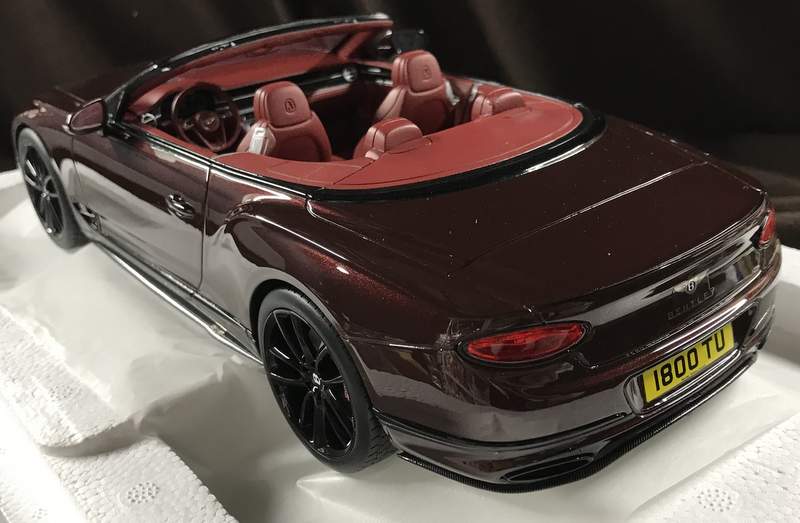 Chargez l'image dans la visionneuse de la galerie, TSM Top Speed 1/18 Bentley Continental GT Convertible Cricket Ball - Used