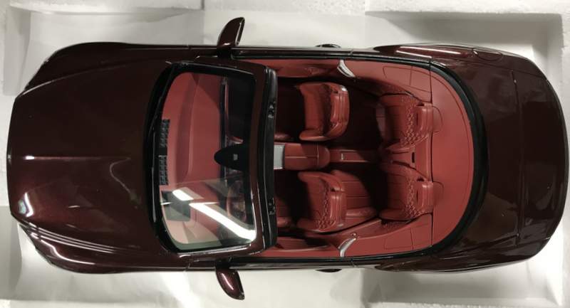 Chargez l'image dans la visionneuse de la galerie, TSM Top Speed 1/18 Bentley Continental GT Convertible Cricket Ball - Used