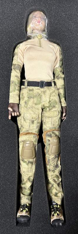 Laden Sie das Bild in Galerie -Viewer, VeryCool 1/6 Scale A-TACS FG Double Women Soldier Jenner & German Shepherd Dog Set - Used