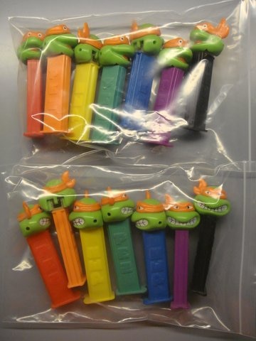 Carica immagine in Galleria Viewer, PEZ The Complete Set of 56 Teenage Mutant Ninja Turtles PEZ Dispensers (Thick Feet) - Used