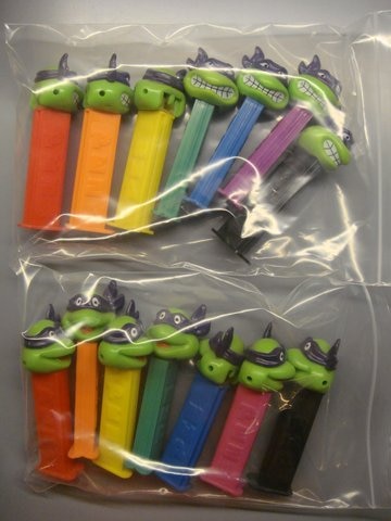 Carica immagine in Galleria Viewer, PEZ The Complete Set of 56 Teenage Mutant Ninja Turtles PEZ Dispensers (Thick Feet) - Used