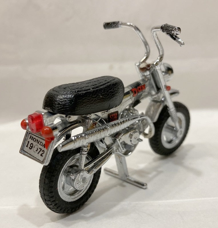 Laden Sie das Bild in Galerie -Viewer, ACT-L Corporation 1/20 Honda Family Bike Chaly Silver - Used