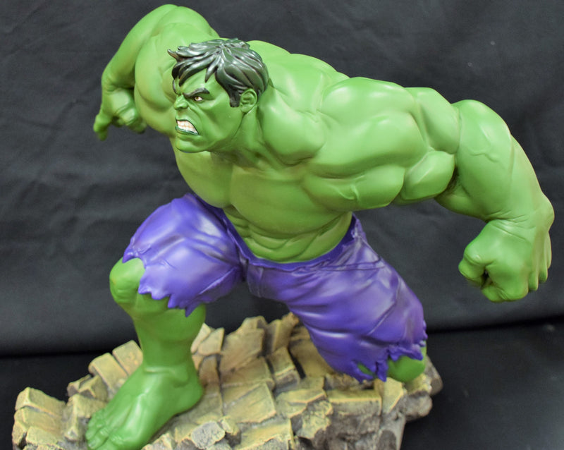 Carica immagine in Galleria Viewer, XM Studios 1/6 Scale Hulk Statue - Used