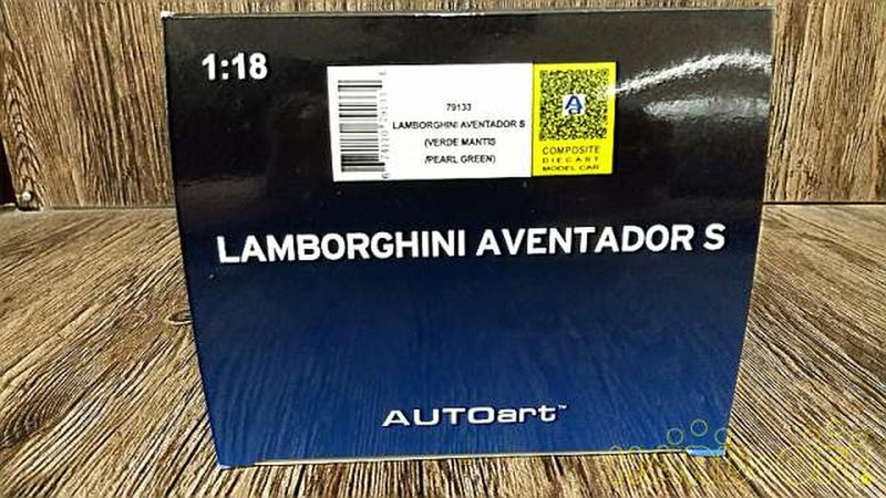 Load image into Gallery viewer, AUTOART LAMBORGHINI AVENTADOR S 1/18 Scale Model Car– Used