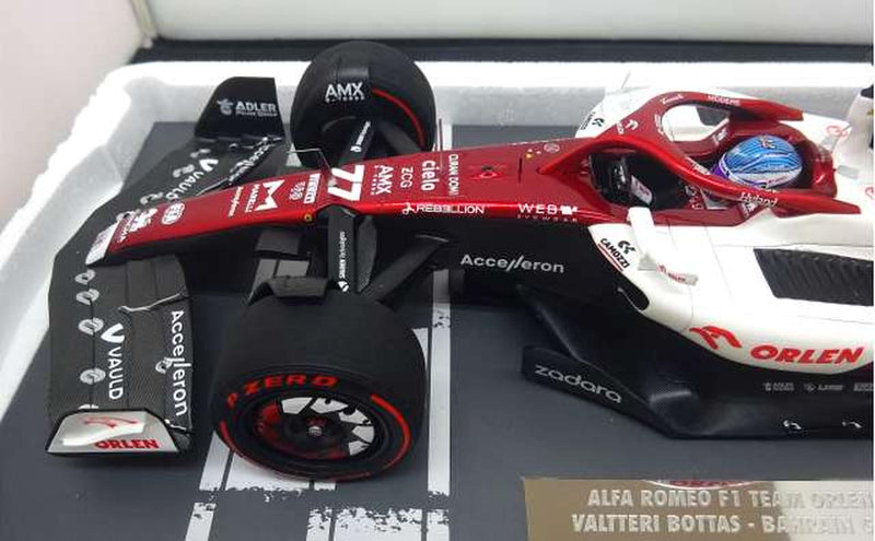 Chargez l'image dans la visionneuse de la galerie, MINICHAMPS Bahrain GP 2022 Alfa Romeo C42 1/43 Scale Model Car– Used