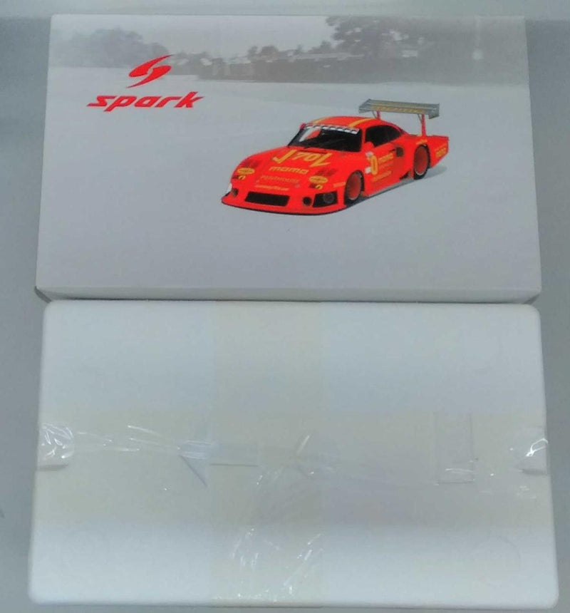 Laden Sie das Bild in Galerie -Viewer, SPARK 1981 #70 Porsche 935 1/18 Scale Car– Used