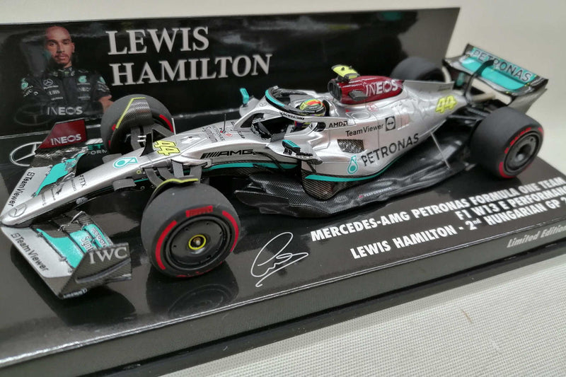 Chargez l'image dans la visionneuse de la galerie, MINICHAMPS Mercedes AMG Petronas Formula One Team F1 1/43 Scale Car– Used
