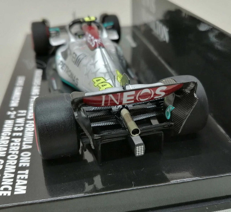 Chargez l'image dans la visionneuse de la galerie, MINICHAMPS Mercedes AMG Petronas Formula One Team F1 1/43 Scale Car– Used