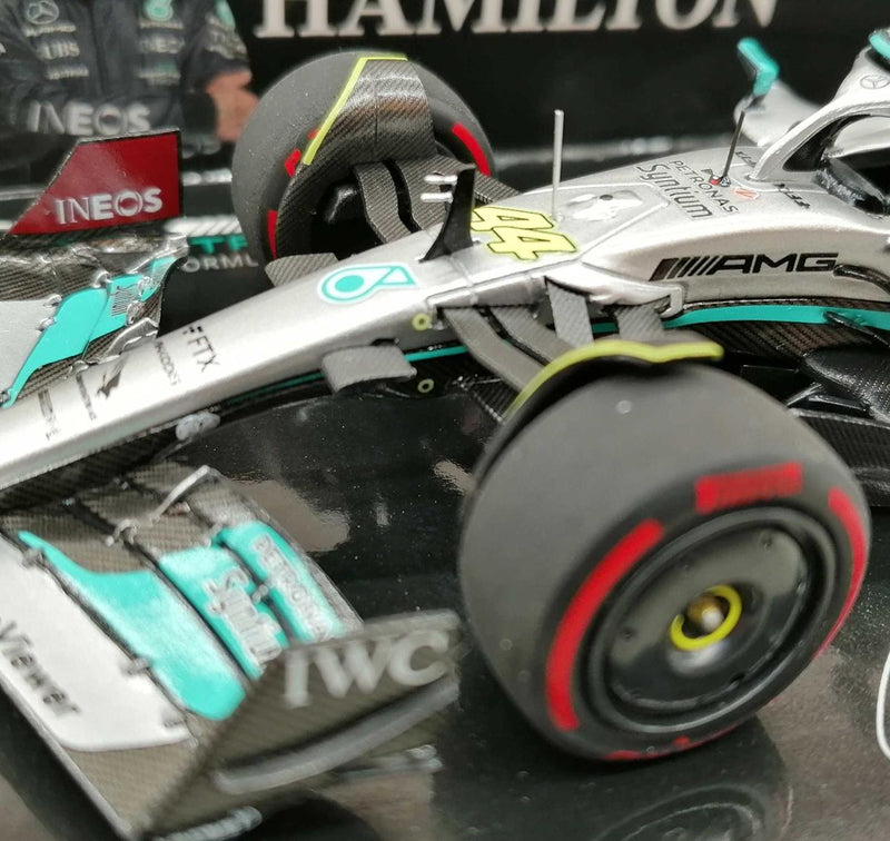 Chargez l'image dans la visionneuse de la galerie, MINICHAMPS Mercedes AMG Petronas Formula One Team F1 1/43 Scale Car– Used