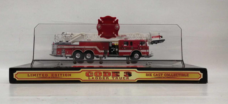 Carica immagine in Galleria Viewer, CODE 3 12910 ELSMERE FIRE DEPT T30 1/64 Diecast Model– Used