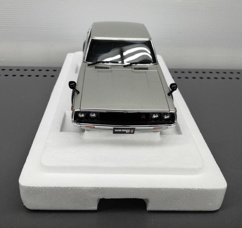 Load image into Gallery viewer, AUTOart Nissan Skyline 2000GT-R (KPGC110) 1/18 Scale Car– Used