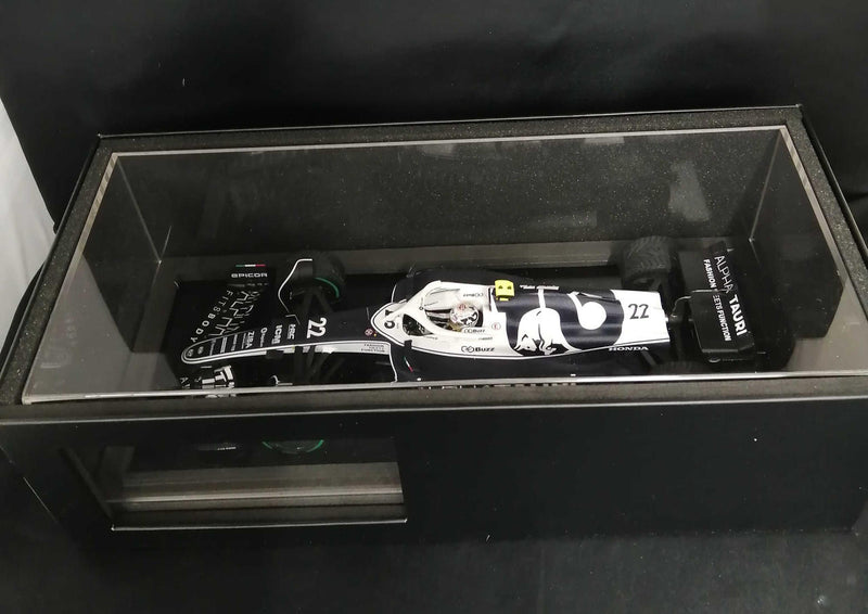 Laden Sie das Bild in Galerie -Viewer, SPARK AlphaTauri F1 Diecast Car 1/18 Scale– Used