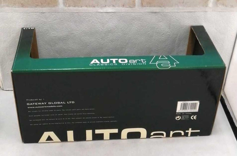 Laden Sie das Bild in Galerie -Viewer, AUTOart 1/18 Aston Martin DB5 Diecast Model Car