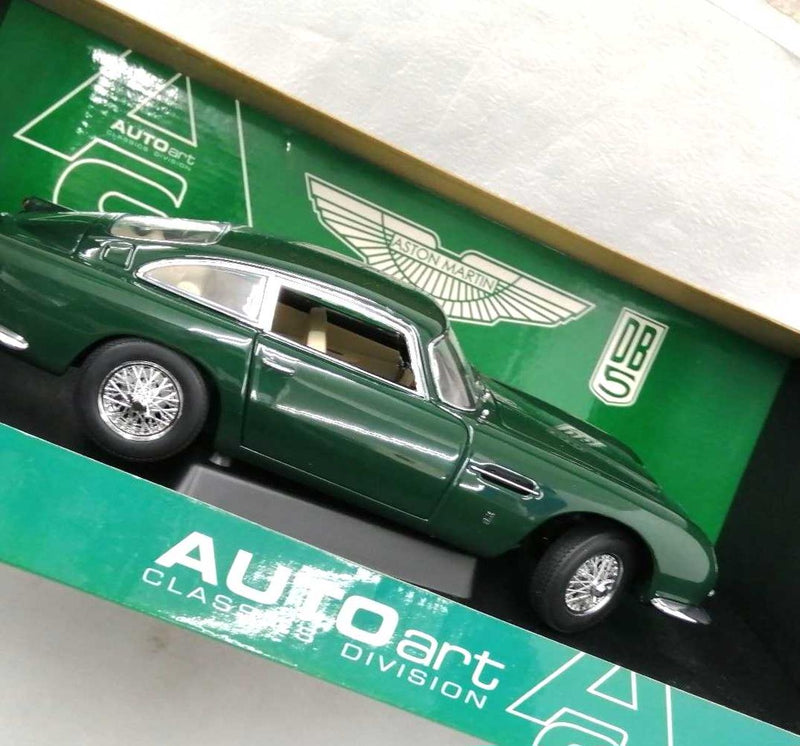 Laden Sie das Bild in Galerie -Viewer, AUTOart 1/18 Aston Martin DB5 Diecast Model Car