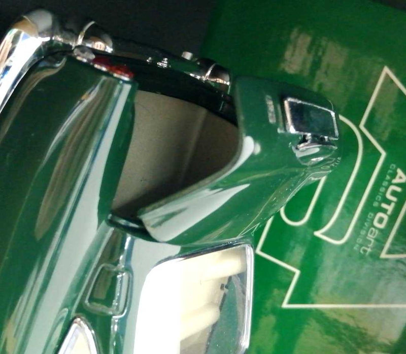 Laden Sie das Bild in Galerie -Viewer, AUTOart 1/18 Aston Martin DB5 Diecast Model Car