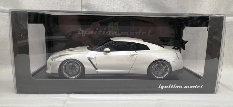 Laden Sie das Bild in Galerie -Viewer, Ignition Model 1/18 Nissan GT-R (R35) Premium Edition Diecast