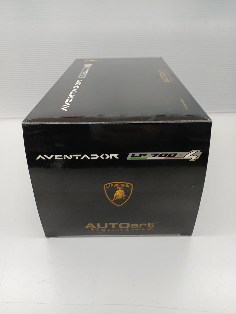 Load image into Gallery viewer, AUTOART Lamborghini Aventador LP700-4 1/18 Scale Car– Used