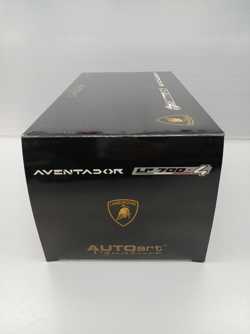 Load image into Gallery viewer, AUTOART Lamborghini Aventador LP700-4 1/18 Scale Car– Used