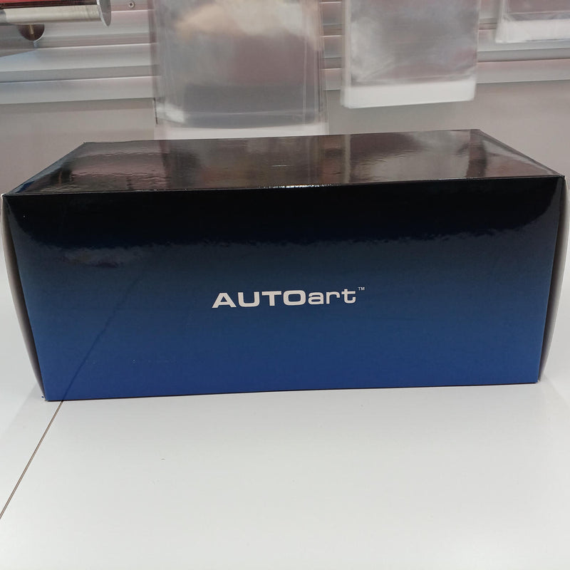 Load image into Gallery viewer, AUTOART NISSAN SKYLINE 2000 GT-R 1/18 Scale Car– Used