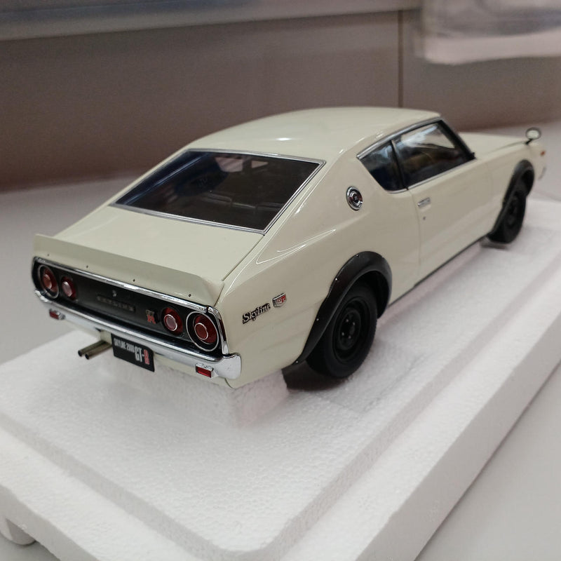 Load image into Gallery viewer, AUTOART NISSAN SKYLINE 2000 GT-R 1/18 Scale Car– Used
